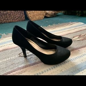 Madden Girl classic black heels
